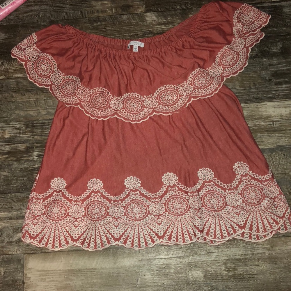 🌺Fever peasant  coral heather and white  shirt.